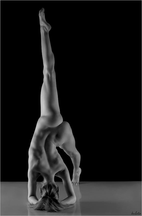 Desnudos en blanco y negro
 #80546432