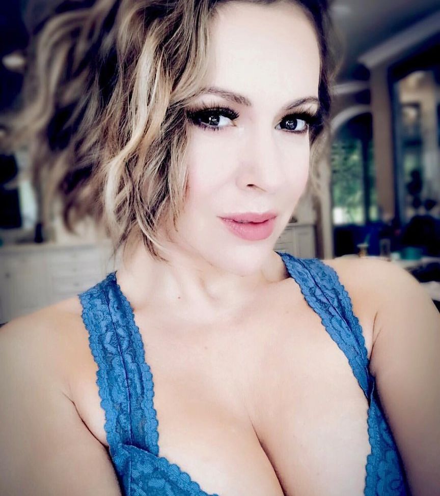 Alyssa Milano nackt #108065951