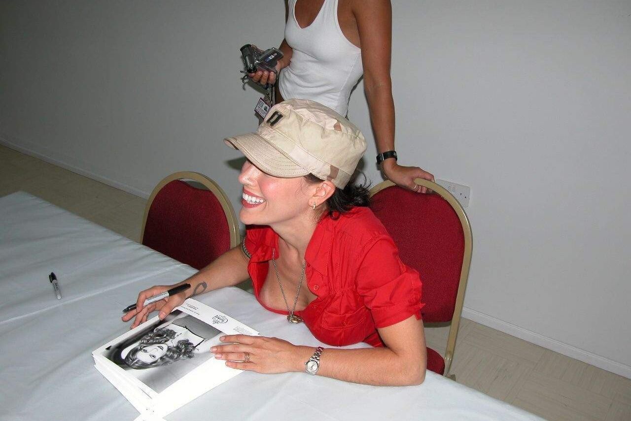 Alyssa Milano nackt #108065988