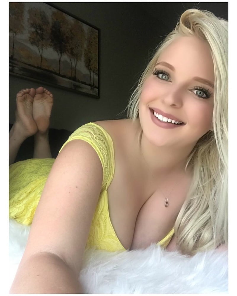 Hot blonde girl pose toes&feet
 #95962049