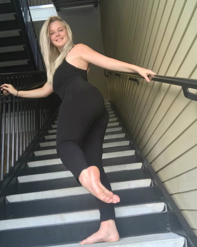 Hot blonde girl pose toes&feet
 #95962121