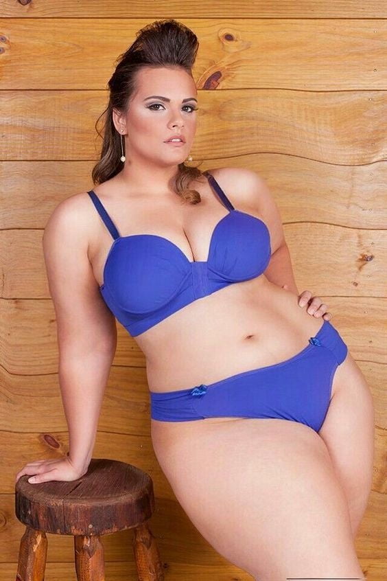 Caderas anchas de las mujeres 328
 #104094143