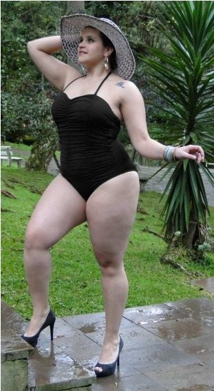 Caderas anchas de las mujeres 328
 #104094157