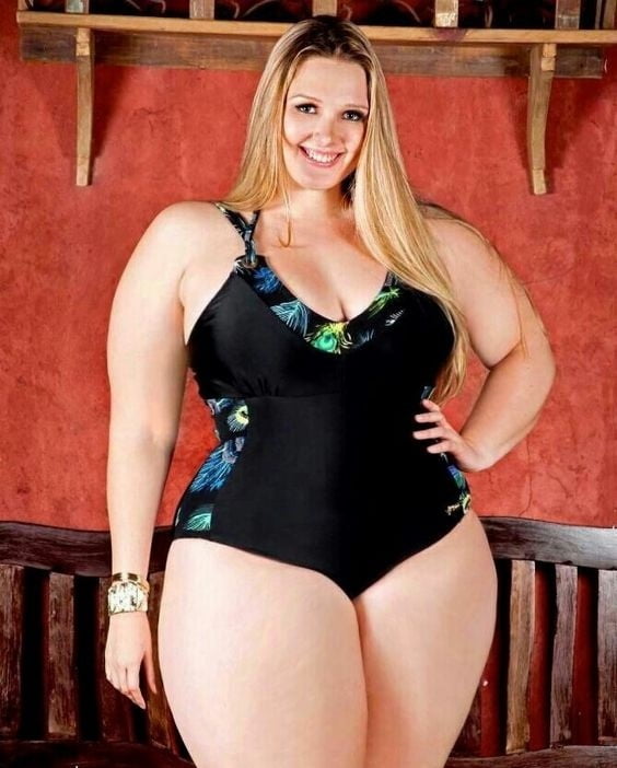 Caderas anchas de las mujeres 328
 #104094166