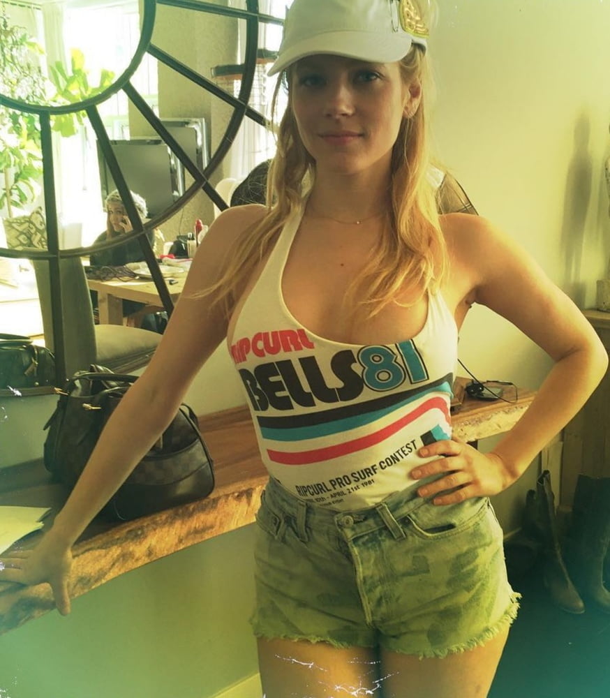 Katheryn Winnick #92367904