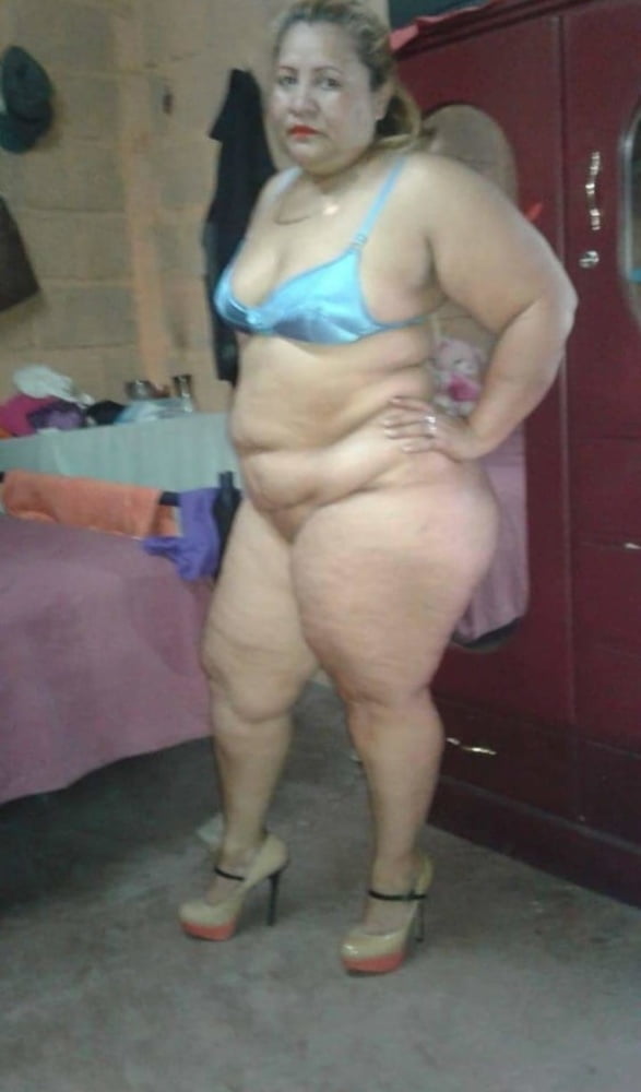 Tacones y piernas Latinas 04 #87549185