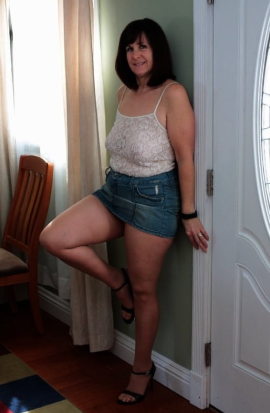 Ella está a cargo
 #81923572