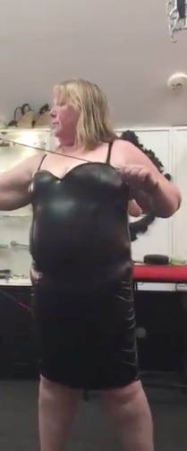 Ella está a cargo
 #81923667