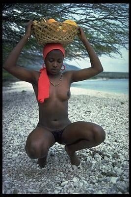 アフリカの女性
 #102610935