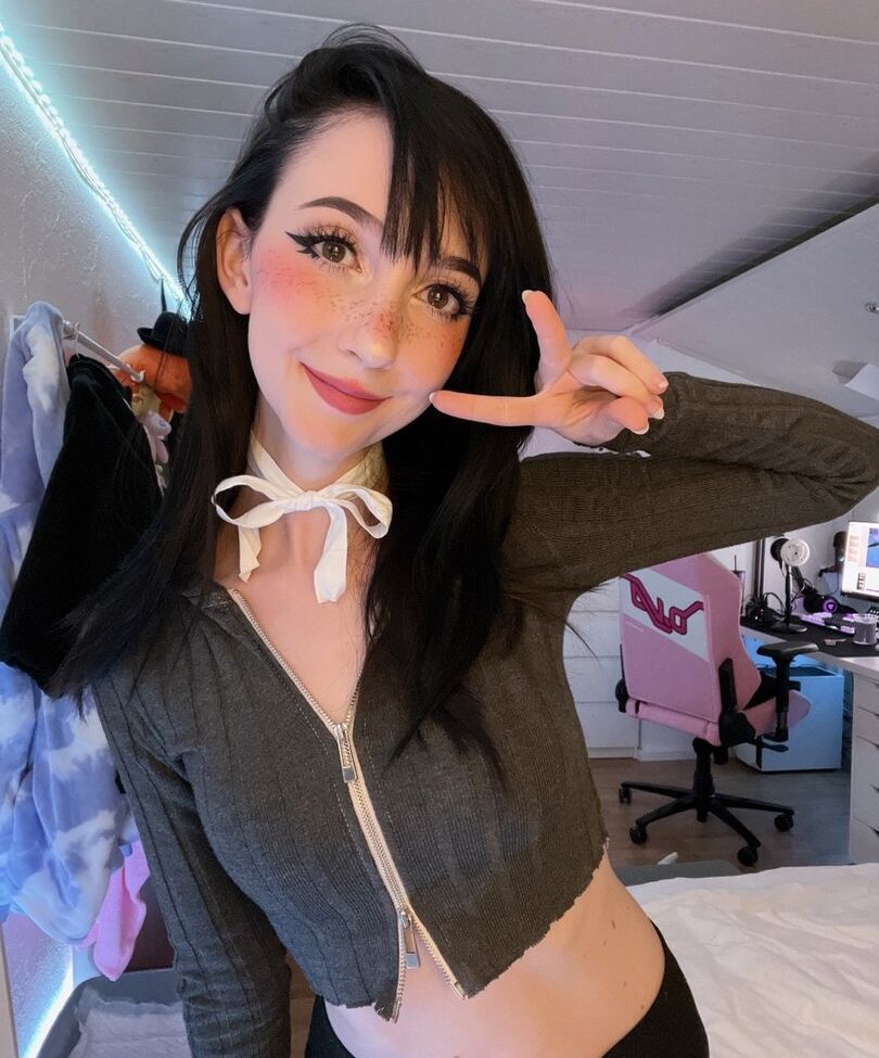 Nananightray desnuda #108060771