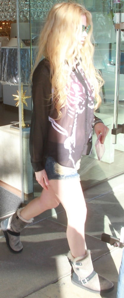 Avril Lavigne come as you are.
 #92544752