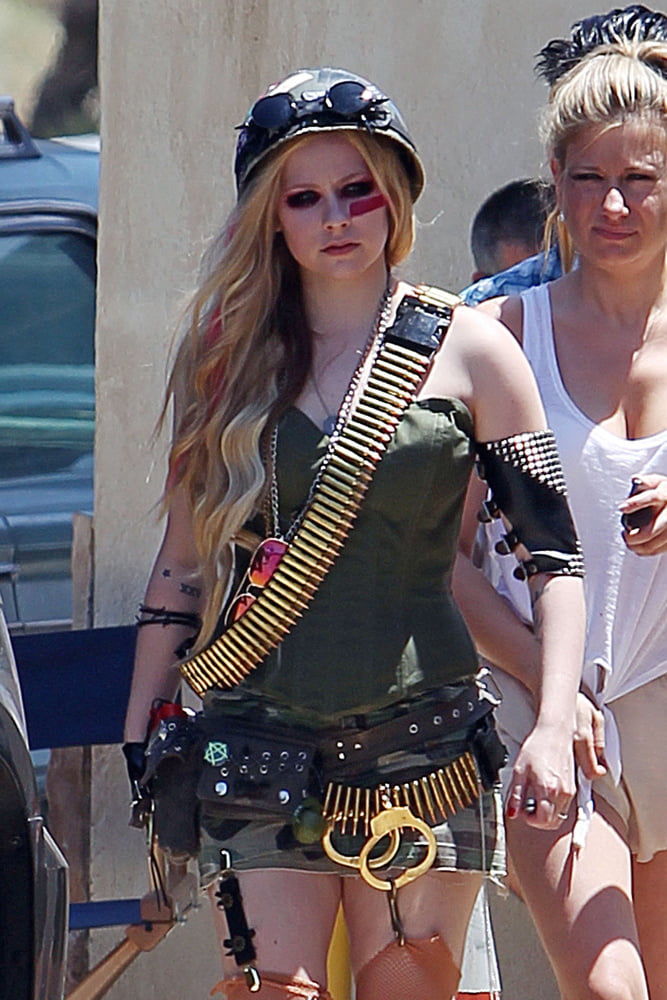 Avril Lavigne come as you are.
 #92544760