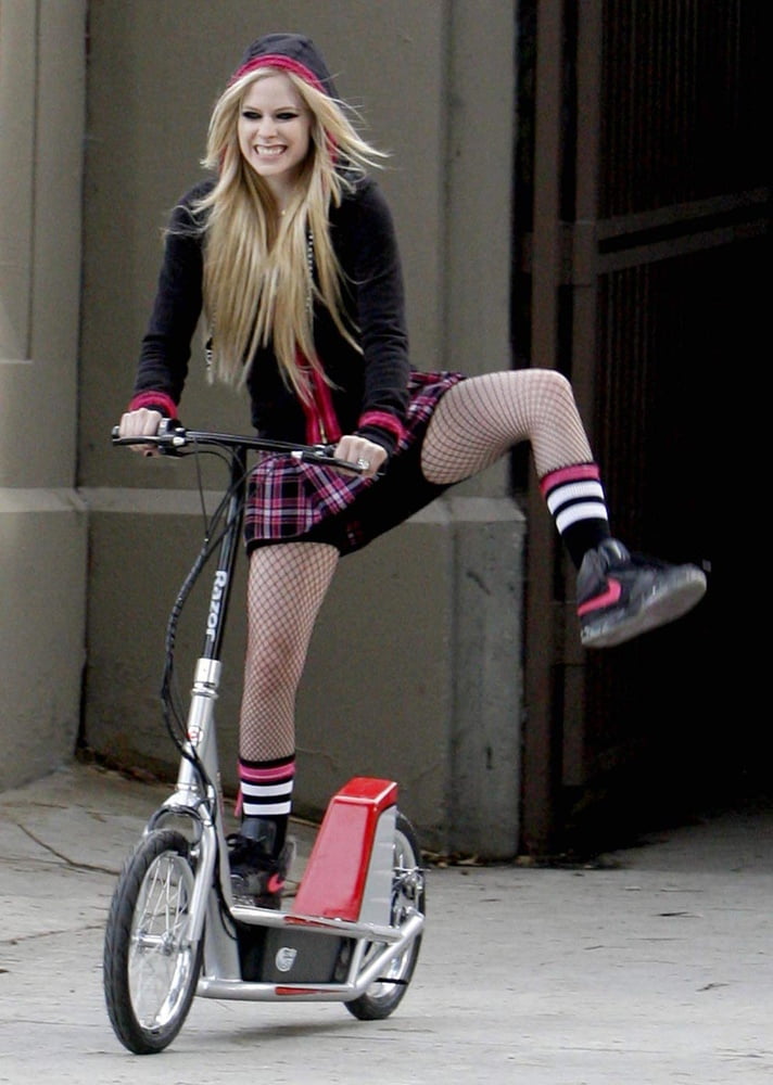 Avril Lavigne come as you are.
 #92544766