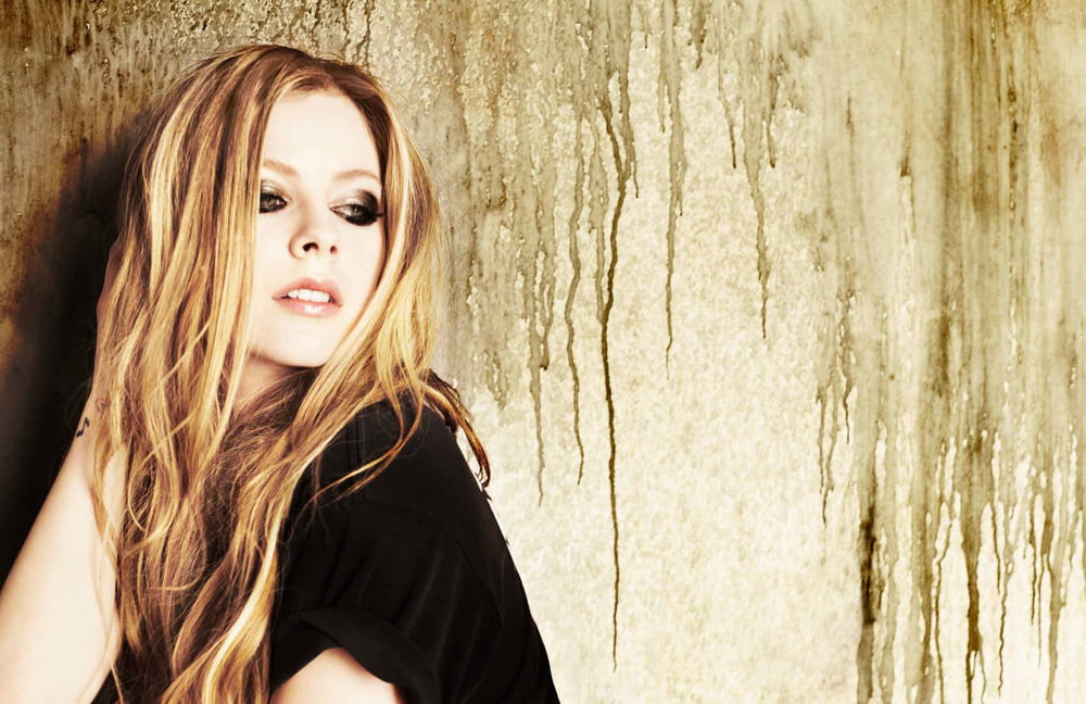 Avril Lavigne come as you are.
 #92544959