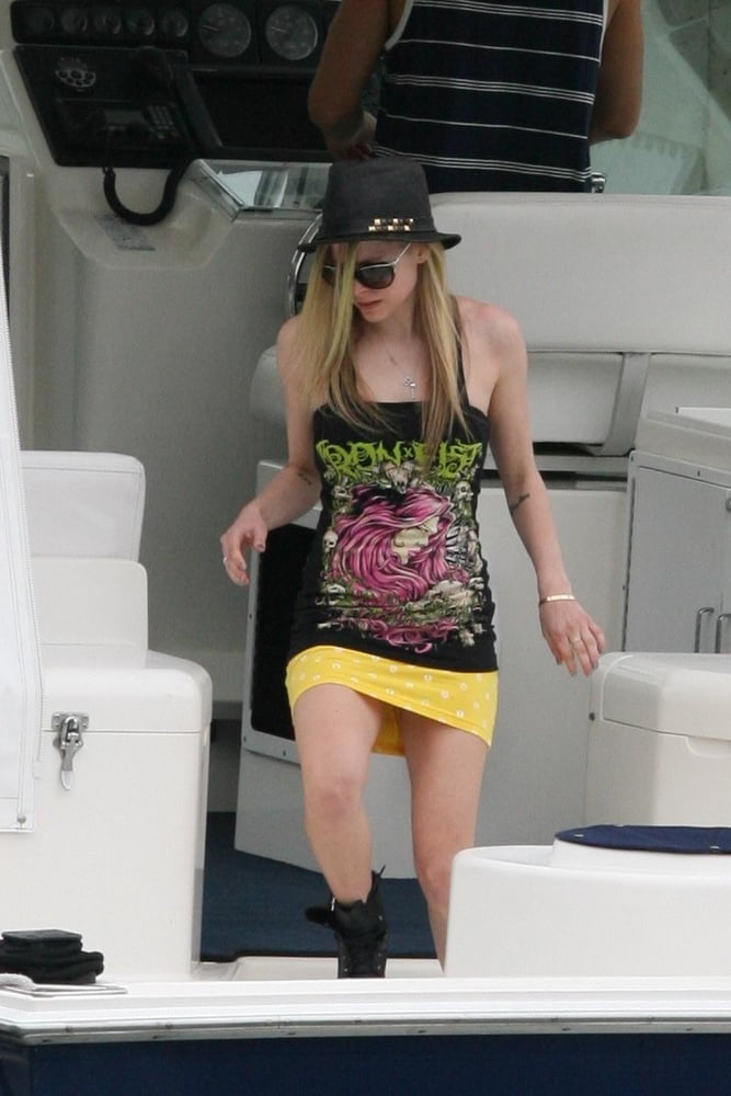 Avril Lavigne come as you are.
 #92544976