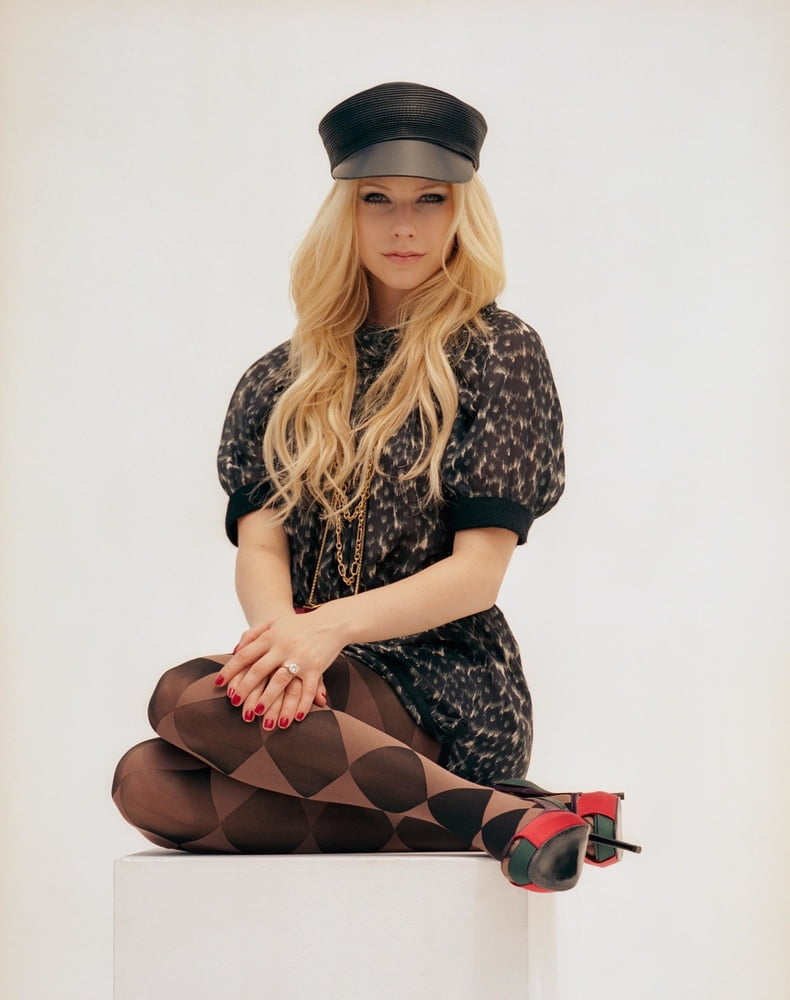 Avril Lavigne come as you are.
 #92544979