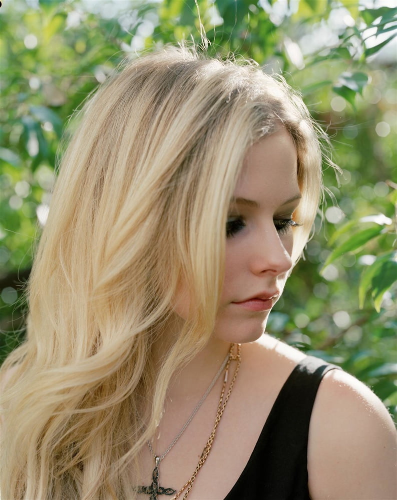Avril Lavigne come as you are.
 #92544985