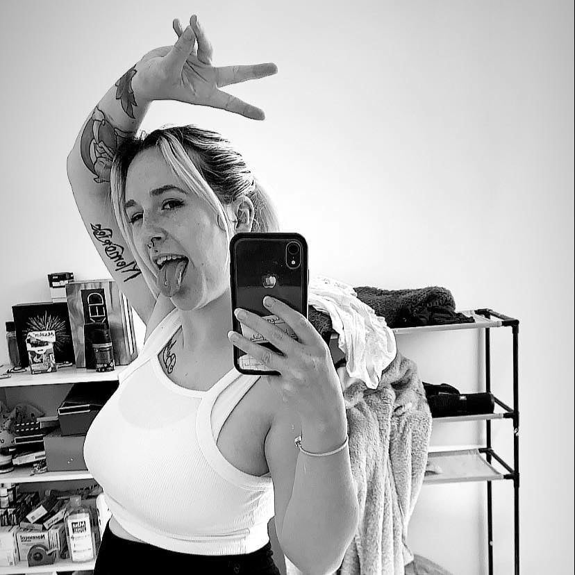 Eingereichte Freundin
 #90290659