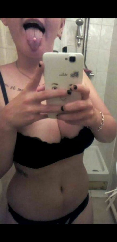 Eingereichte Freundin
 #90290662