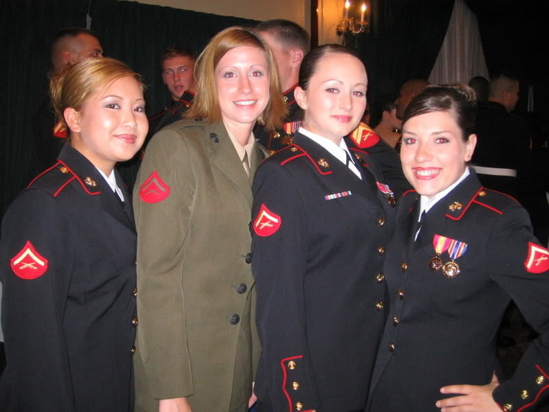 Millitärische Frauen
 #93177961