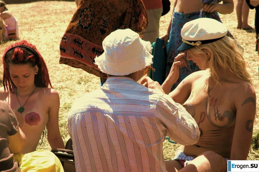 Hippie Chicks #80439839