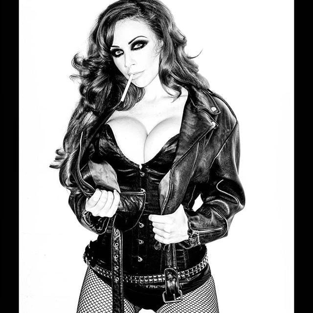 Voluptuosos fumadores
 #80931479