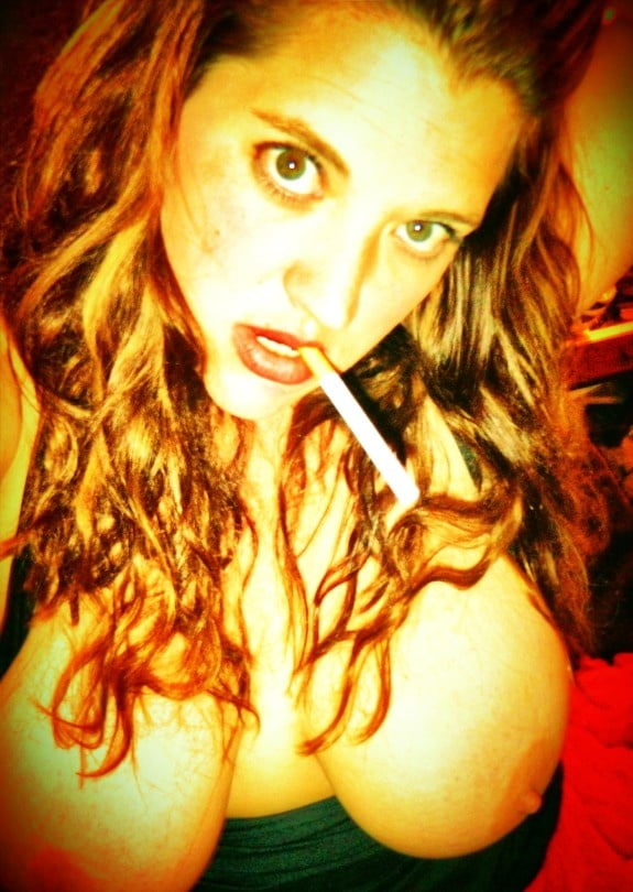 Voluptuosos fumadores
 #80931511