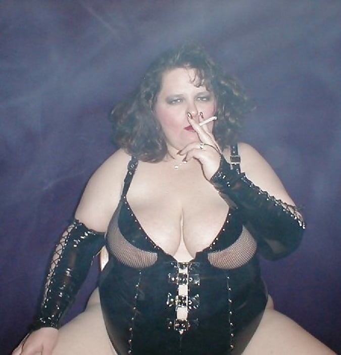 Voluptuosos fumadores
 #80931821