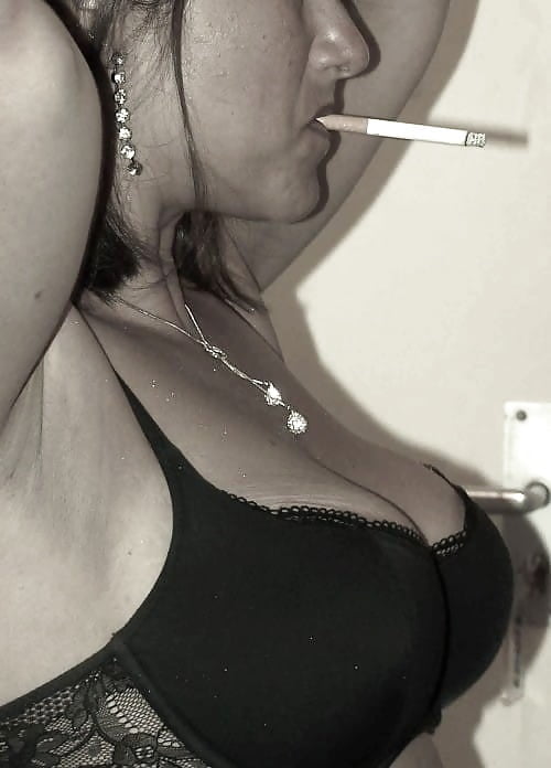 Voluptuosos fumadores
 #80932346