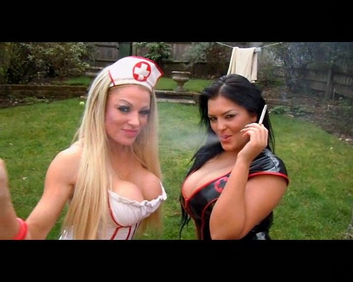 Voluptuosos fumadores
 #80932990