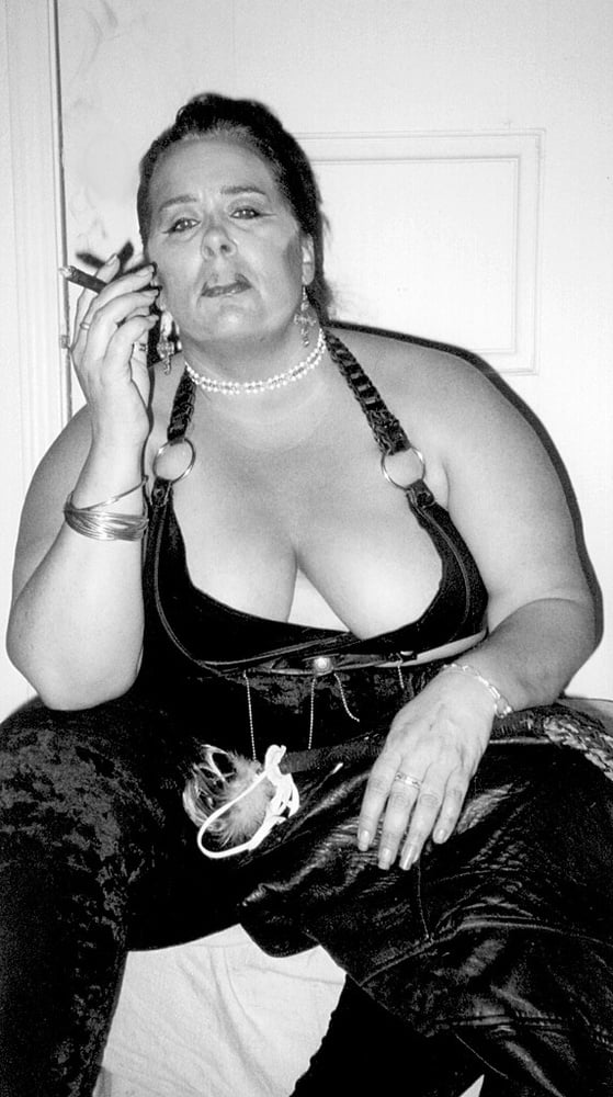 Voluptuosos fumadores
 #80932996