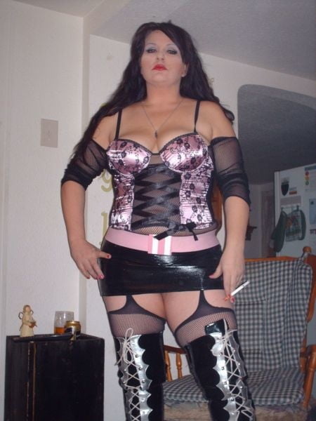 Voluptuosos fumadores
 #80933628