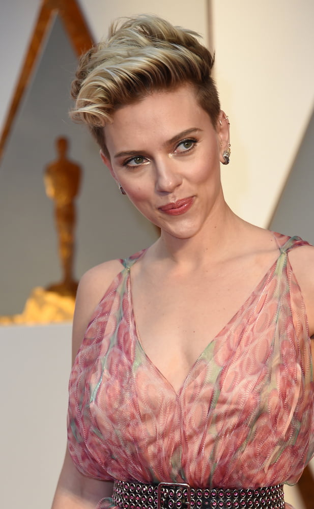 Scarlett johansson in forma come cazzo
 #102642093