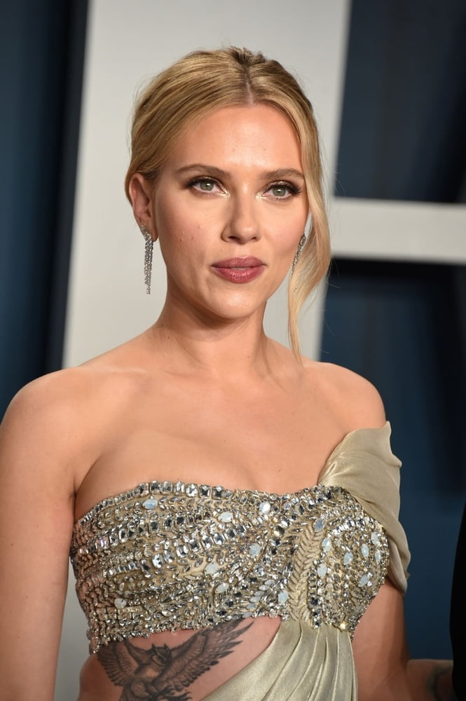 Scarlett johansson en forma como la mierda
 #102642226