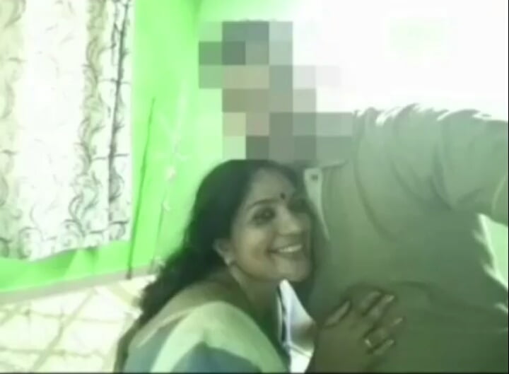 Kozhikode mallu latha auntiyude kallavedi
 #92332731