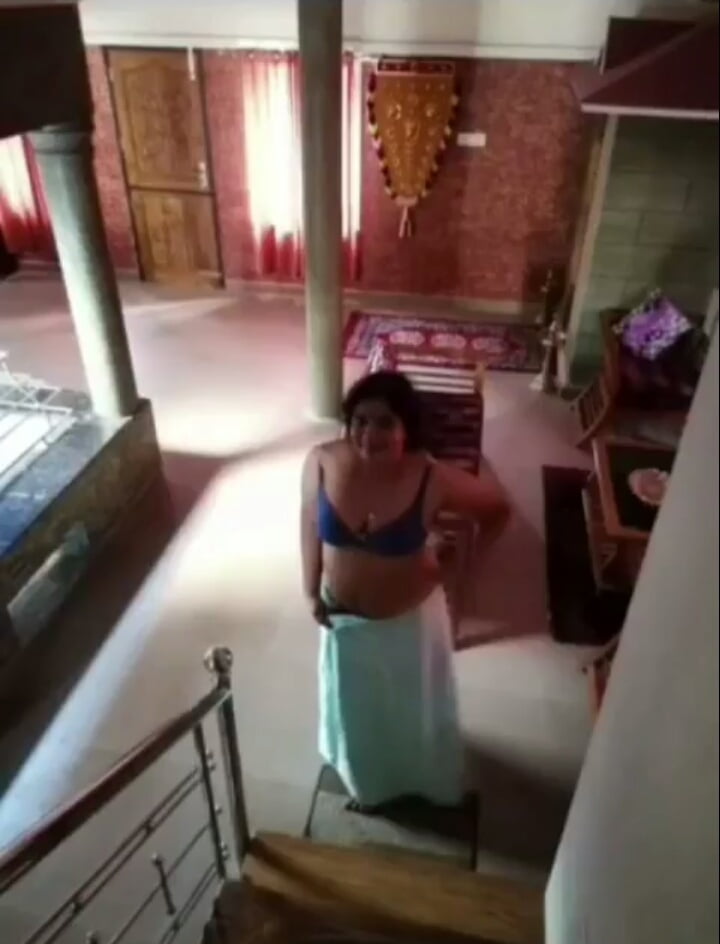 Kozhikode mallu latha auntiyude kallavedi #92332761