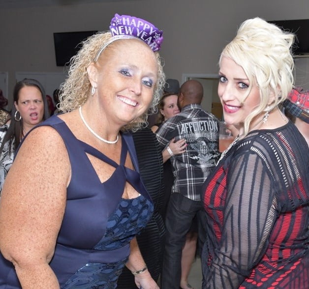 Maduras con las tetas manchadas me la ponen dura
 #101232173