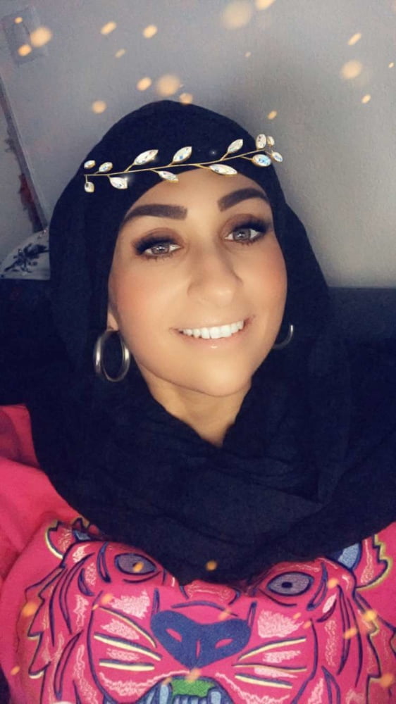 Myriam arabe beurette hijab tronche a jus
 #95232696