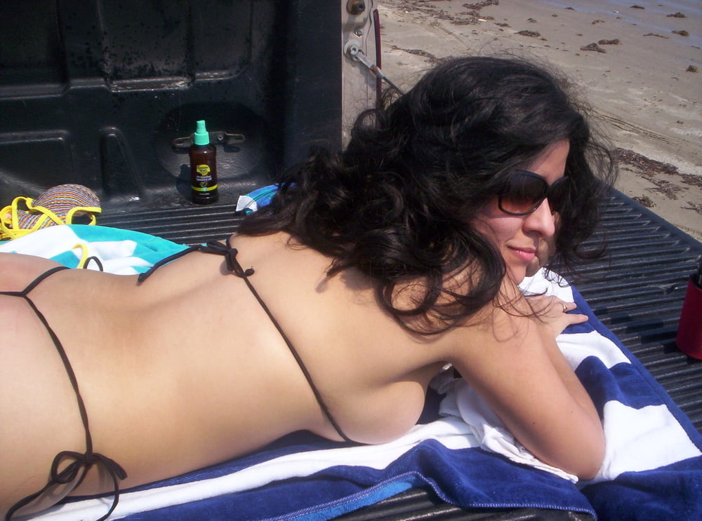 Latina blinkt auf der Bech
 #91753818