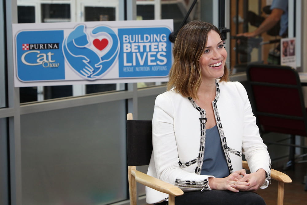 Mandy moore - purina cat chow "building better lives" (2014)
 #87676808