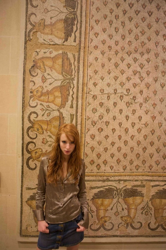 Heiße schlanke Redhead Webslut liebt es, sich zu entblößen
 #88351836