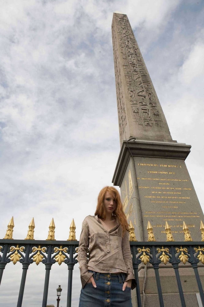 Heiße schlanke Redhead Webslut liebt es, sich zu entblößen
 #88351856