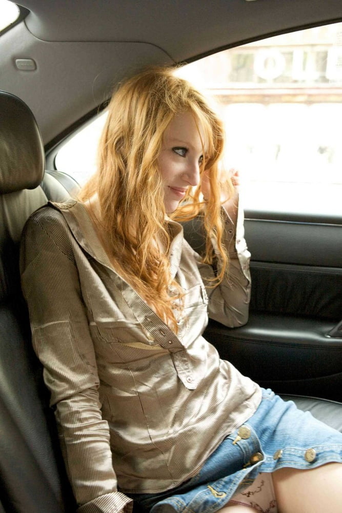 Heiße schlanke Redhead Webslut liebt es, sich zu entblößen
 #88351859