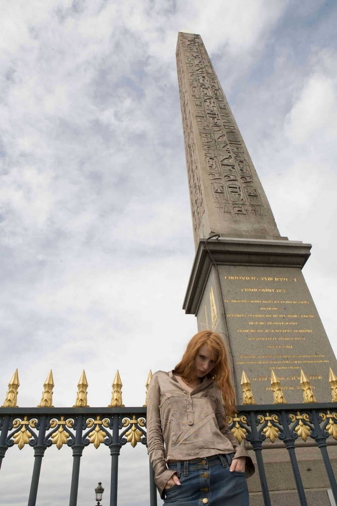 Heiße schlanke Redhead Webslut liebt es, sich zu entblößen
 #88351862