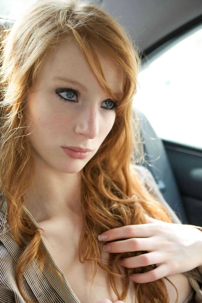 Heiße schlanke Redhead Webslut liebt es, sich zu entblößen
 #88352009