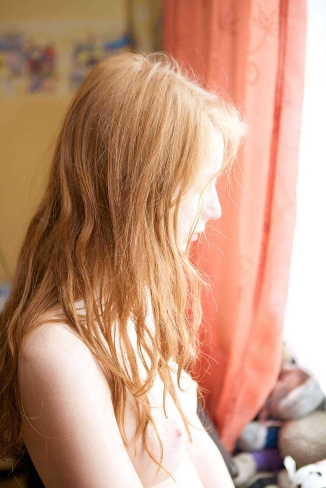 Hot redhead webslut ama exponer a sí misma
 #88352041