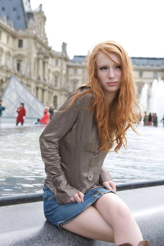 Heiße schlanke Redhead Webslut liebt es, sich zu entblößen
 #88352099