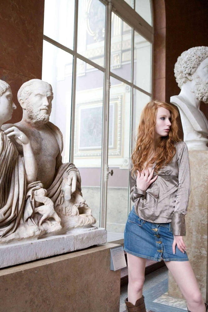 Heiße schlanke Redhead Webslut liebt es, sich zu entblößen
 #88352108