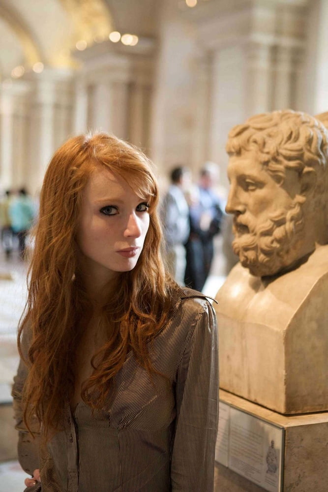 Heiße schlanke Redhead Webslut liebt es, sich zu entblößen
 #88352123