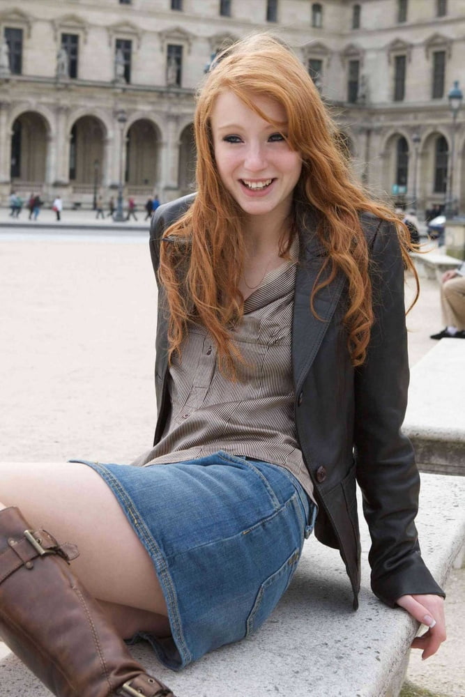 Heiße schlanke Redhead Webslut liebt es, sich zu entblößen
 #88352195